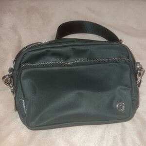 Lululemon Everywhere Crossbody 2L